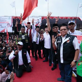 Pasangan Ganjar-Mahfud menghadiri deklarasi dukungan dari Forum Betawi Rempog (FBR) dan Ikatan Keluarga Madura (Ikama) di Lapangan Cakung Jakarta Timur, Sabtu (6/1/2024)