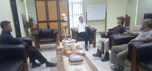 Rektor USM, Dr Supari ST MT menerima kunjungan Ketum Pengprov TI Jateng, Grand Master Alex Harjanto di ruang kerja kampus USM pada 24 Januari 2024