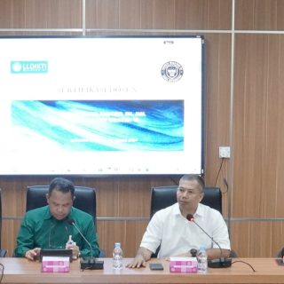 Sosialisasi sertifikasi dosen kepada para Dosen USM yang menghadirkan Kepala Lembaga Layanan Pendidikan Tinggi (LLDikti) Wilayah VI, Bhimo Widyo Andoko SH MH didampingi Rektor USM Dr Supari ST MT di Ruang Telekonferensi Gedung Menara USM, pada 18 Januari 2024