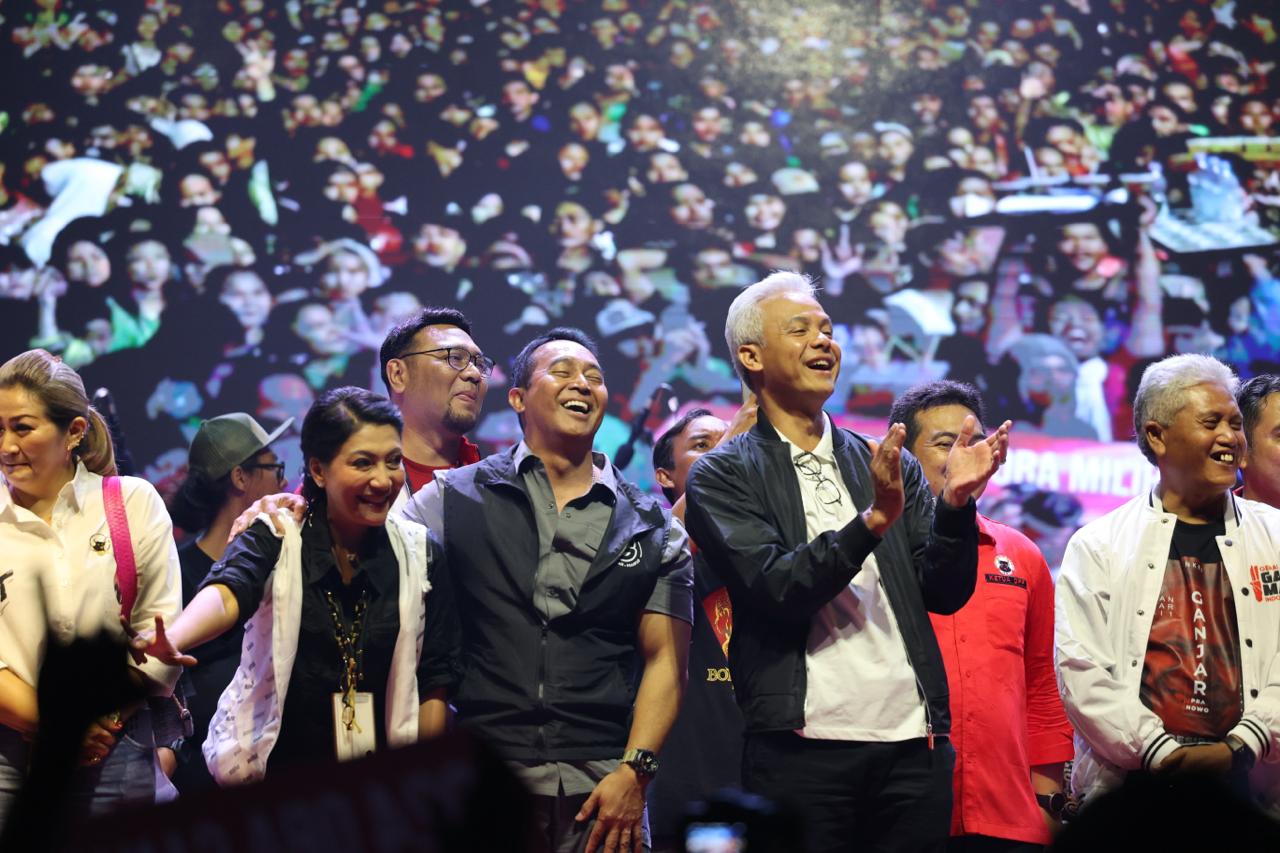 Capres nomor urut 3 Ganjar Pranowo, hadir di acara Hajatan Rakyat bareng Ganjar Pranowo di Alun-alun Bung Karno, Kabupaten Semarang, Jumat (26/1/2024) malam