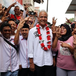 Capres Ganjar Pranowo melakukan safari politik di Banda Neira, pulau kecil di Provinsi Maluku, Selasa (30/1/2024) pagi