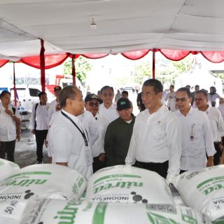 BAZAR PUPUK- Pupuk Indonesia menggelar Bazar Pupuk yang dihadiri sekitar 50 ribu lebih petani di GOR Satria, Kota Purwokerto, Jawa Tengah, Selasa (2/1/2024).