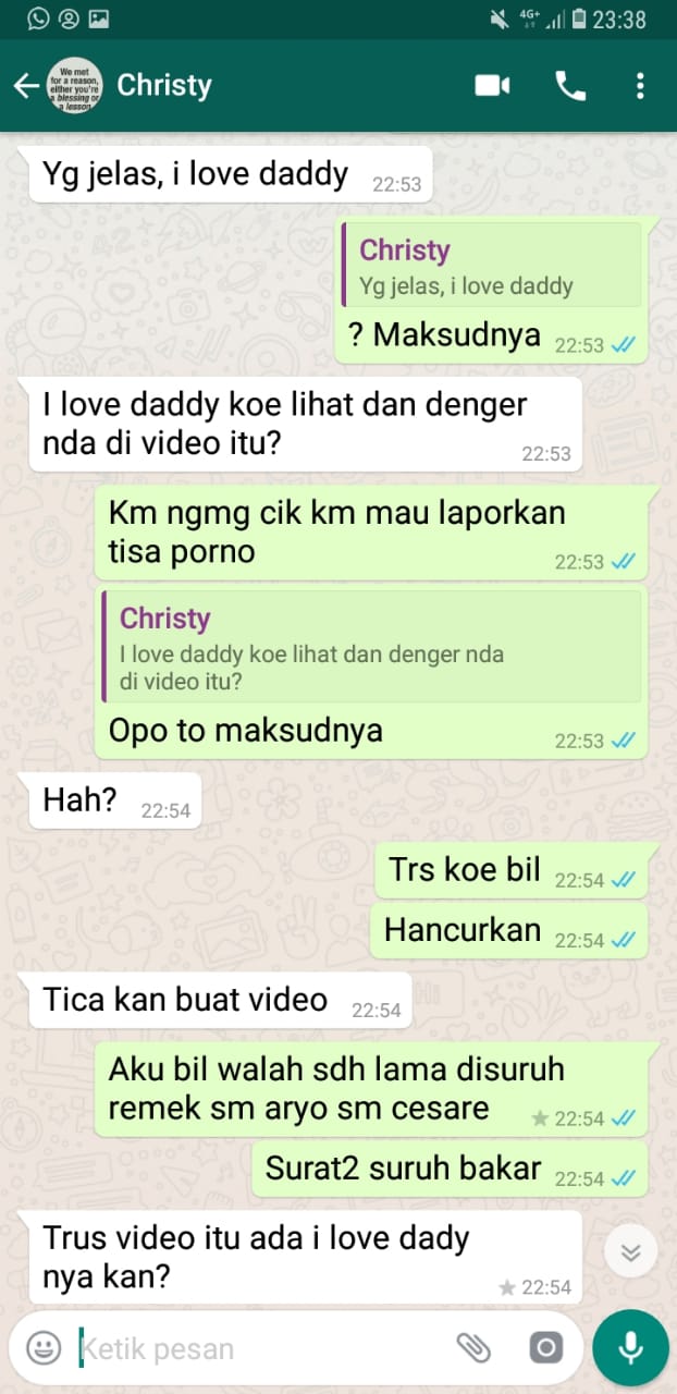 Chat percakapan antara Jane MH dan adiknya, Christy,  saat Jane menerima tekanan dari pihak-pihak untuk memusnahkan semua bukti yang nantinya dapat membuka kebohongan tuduhan Titisari Wardani (Tisa) kepada I Nyoman Adi.