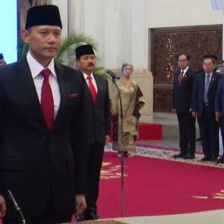Ketua Umum Partai Demokrat Agus Harimurti Yudhoyono (AHY), dilantik Presiden Joko Widodo sebagai Menteri Agraria dan Tata Ruang (ATR)/Kepala Badan Pertanahan Nasional (BPN) menggantikan Hadi Tjahjanto