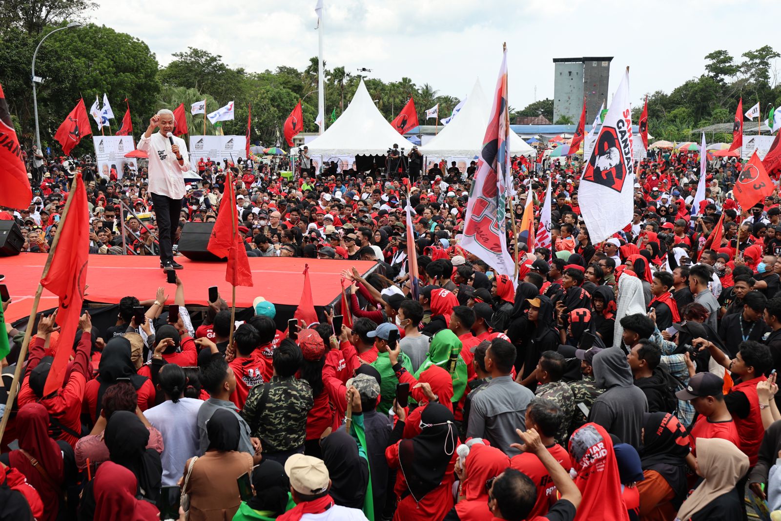 Capres nomor urut 3, Ganjar Pranowo menghadiri Hajatan Rakyat di Balikpapan Kalimantan Timur, Selasa (6/2/2024)