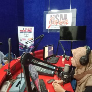 Fatkhurozi dari Sammi Institut membahas tema ''Kekerasan Seksual Ranah Digital di Lingkungan Mahasiswa'' dalam Talkshow Kudengar (Kuliah Keadilan dan Kesetaraan Gender) yang dilaksanakan atas kerja sama Radio USM Jaya FM dan Satgas PPKS USM