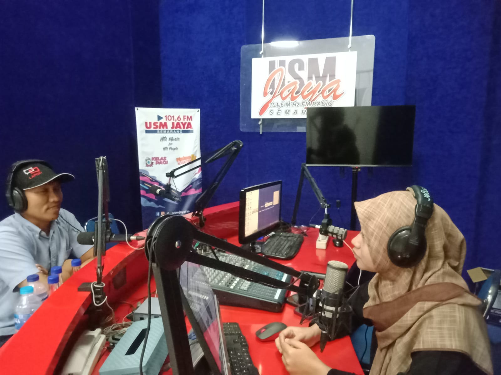 Fatkhurozi dari Sammi Institut membahas tema ''Kekerasan Seksual Ranah Digital di Lingkungan Mahasiswa'' dalam Talkshow Kudengar (Kuliah Keadilan dan Kesetaraan Gender) yang dilaksanakan atas kerja sama Radio USM Jaya FM dan Satgas PPKS USM