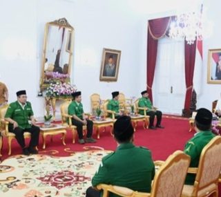 Ketua Umum GP Ansor, Yaqut Cholil Qoumas dan rombongan pengurus diterima Presiden Jokowi di Istana Kepresidenan Yogyakarta, Rabu (30/1/2024).