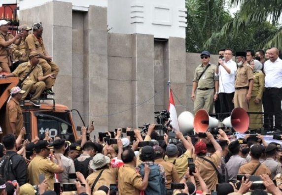 Kepala Desa Indonesia Bersatu menyampaikan aspirasinya kepada pemerintah dan DPR dengan menggelar demo di Jakarta