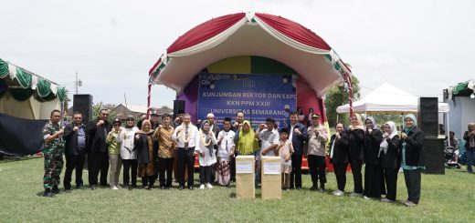 Rektor USM Dr Supari ST MT didampingi sekretaris universitas dan para wakil rektor mengunjungi sejumlah wilayah yang digunakan mahasiswa USM melakukan Kuliah Kerja Nyata Pembelajaran Pemberdayaan Masyarakat (KKN PPM) XXIII pada 3 Februari 2024