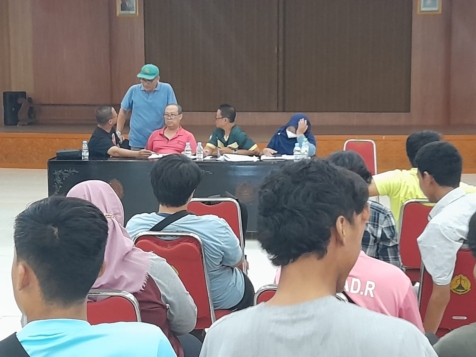 Para ofisial mengikuti Temu Teknik Kejuaraan Bulu Tangkis Piala Rektor USM di Auditorium Ir Widjatmoko, pada 26 Februari 2024