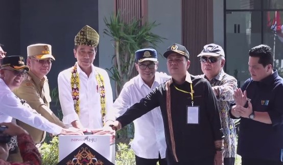 Presiden Jokowi meresmikan Bandara Singkawang, di Kota Singkawang, Kalbar, Rabu (20/3/2024) pagi