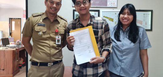 Ketua Kelompok dari BEM FH, Akarel Satrya Pratama, melakukan kerja sama dengan Mitra PPK Ormawa yaitu Kelurahan Gemah yang diterima Lurah Gemah, Bagus Santoso, S.STP MM