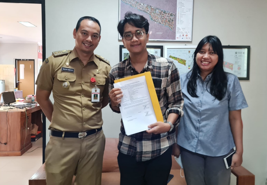 Ketua Kelompok dari BEM FH, Akarel Satrya Pratama, melakukan kerja sama dengan Mitra PPK Ormawa yaitu Kelurahan Gemah yang diterima Lurah Gemah, Bagus Santoso, S.STP MM