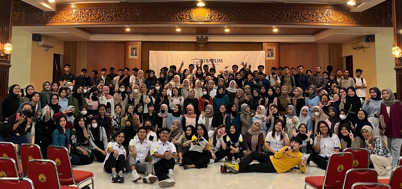 Peserta Seminar dan Talkshow Bestalk Sosialisasi Djarum Beasiswa Plus yang diselenggarakan Universitas Semarang (USM), pada 19 Maret 2024 di Auditorium Ir. Widjatmoko USM
