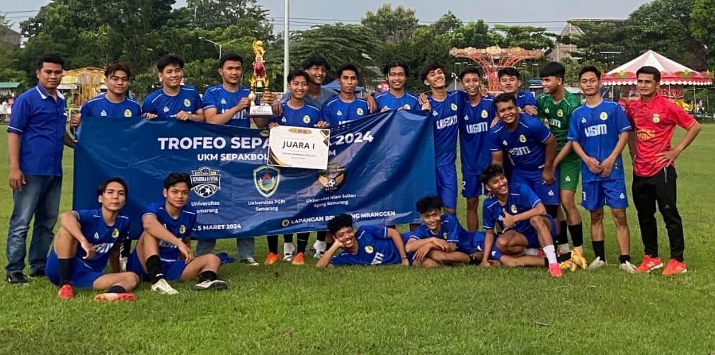 Tim UKM Sepak Bola USM yang menjadi juara dalam Trofeo USM 2024 yang diselenggarakan pada 5 Maret 2024 di lapangan sepak bola Brumbung Mranggen