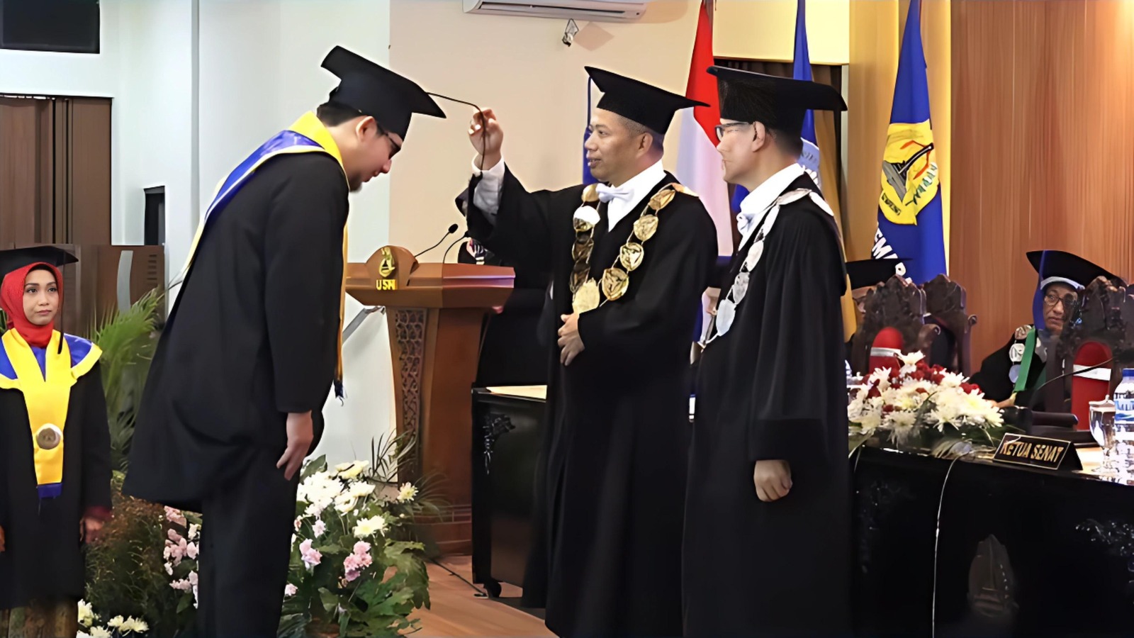 Rektor Universitas Semarang (USM), Dr Supari ST MT dalam Upacara Wisuda Ke-67 Universitas Semarang di Auditorium Ir Widjatmoko dan Auditorium Prof Dr Muladi SH, pada 6 Maret 2024