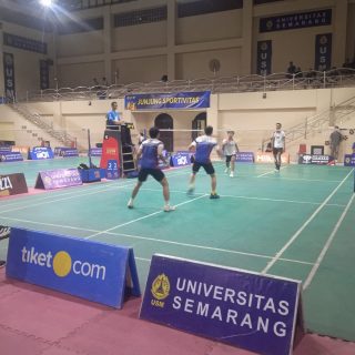 Kejuaraan Bulu Tangkis Antarkelurahan Se-Kota Semarang berlangsung di Gelora USM Semarang