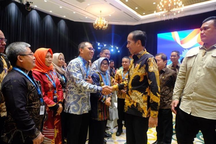 Wali Kota Makassar, Danny Pomanto, menjadi satu-satunya wali kota di Indonesia yang diundang Presiden Jokowi untuk ikut menyambut delegasi World Water Forum (WWF) ke-10 di Denpasar, Bali, Minggu (19/5) malam