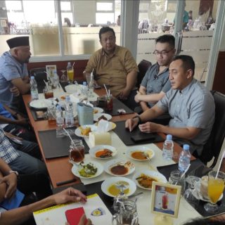 Ketua Umum KONI Kota Semarang Arnaz Agung Andrarasmara menerima audiensi pengurus Ikatan Motor Indonesia Kota Semarang, Rabu (15/5)