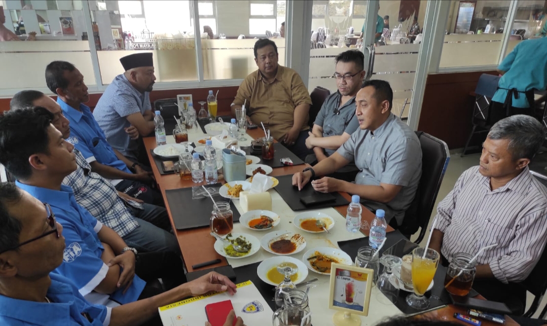 Ketua Umum KONI Kota Semarang Arnaz Agung Andrarasmara menerima audiensi pengurus Ikatan Motor Indonesia Kota Semarang, Rabu (15/5)