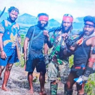 Para Anggota Organisasi Papua Merdeka (OPM), pelaku pembunuhan Danramil 1703-4/Aradide, Lettu (Anm) Oktovianus Sogalrey di Kabupaten Paniai, Papua Tengah