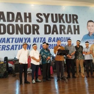 Dubes Palestina untuk Indonesia Zuhair Al Shun hadir dalam acara syukuran kemenangan Prabowo-Gibran yang digelar Sahabat Bang Ara (Maruarar Sirait) bersama relawan, di Gedung Pertemuan Mulia dan Raja, Jatinegara, Jakarta Timur, Jumat malam