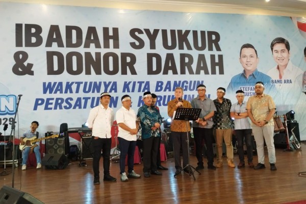 Dubes Palestina untuk Indonesia Zuhair Al Shun hadir dalam acara syukuran kemenangan Prabowo-Gibran yang digelar Sahabat Bang Ara (Maruarar Sirait) bersama relawan, di Gedung Pertemuan Mulia dan Raja, Jatinegara, Jakarta Timur, Jumat malam
