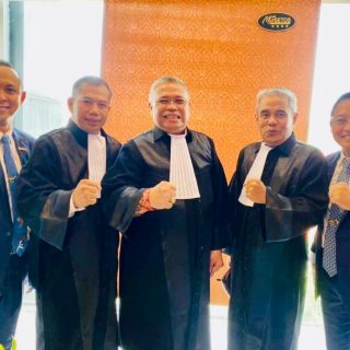 Rektor USM, Dr Supari ST MT (nomor 2 dari kiri) ikut dikukuhkan sebagai anggota Dewan Kehormatan Daerah (DKD) Peradi Kota Semarang periode 2023–2026