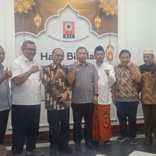 Ketua Pengurus Cabang PII Kota Semarang yang juga Rektor Universitas Semarang (USM), Dr Supari ST MT menghadiri acara Halal Bihalal Pengurus PII Kota Semarang di Soeboer Kitchen Jl Sriwijaya No 53, Wonodri, Semarang pada 15 Mei 2024