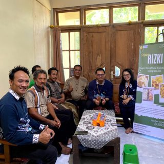 Pelaku usaha Kampung Tematik Kepoh mendapat pelatihan Penulisan Digital Advertisement Descriptive Writing dari Tim Pengabdian kepada Masyarakat Universitas Semarang (PkM USM) pada 24 Mei 2024