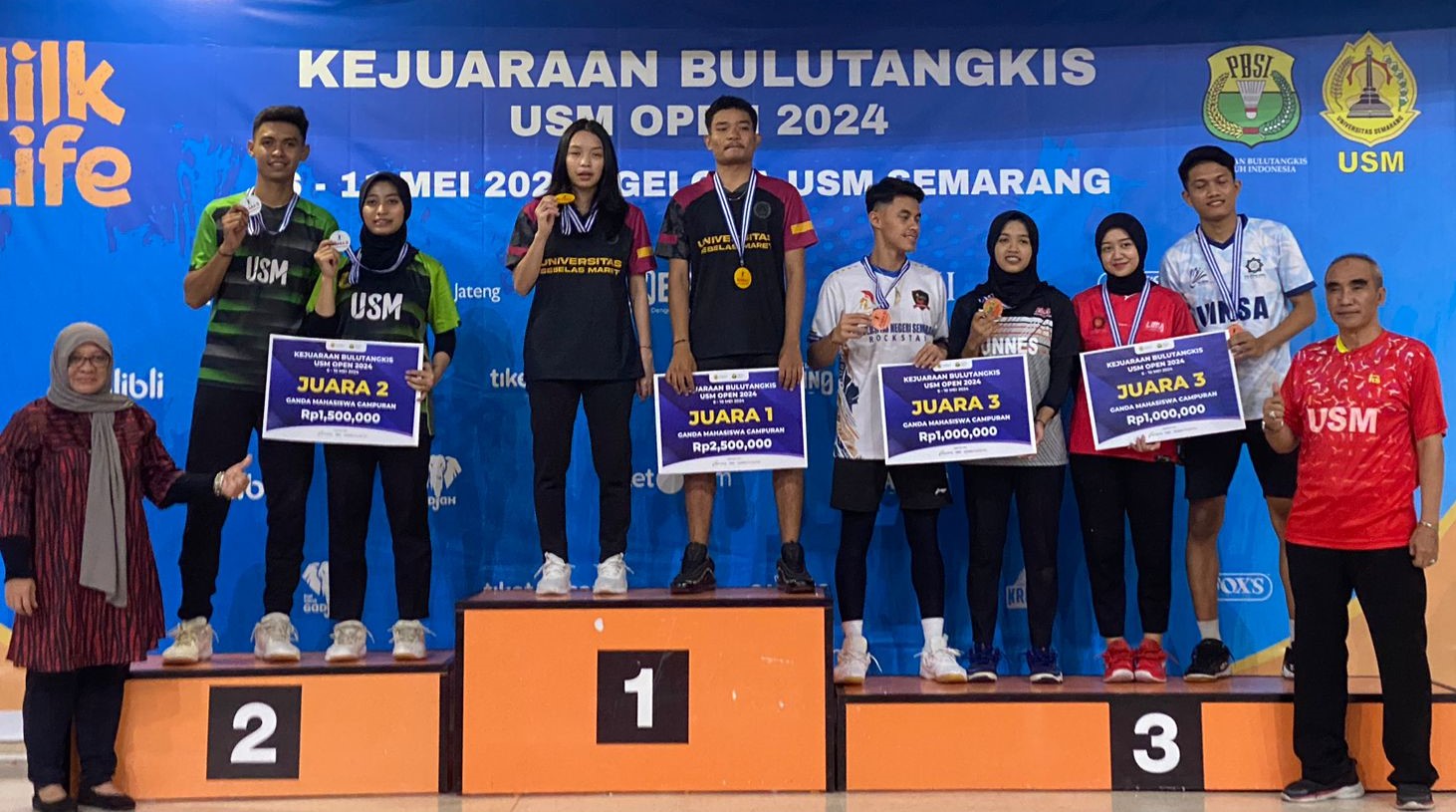 Kejuaraan Bulutangkis USM Open 2024 telah berakhir 10 Mei 2024. Ganda campuran tuan rumah USM, Ferdian Alfajri Bediona/Meylisa Dwi Auliya berhasil menjadi juara 2