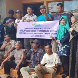 Anggota Perkumpulan Petani Pemakai Air (P3A) mendapat pendampingan dari Tim Pengabdian kepada Masyarakat Universitas Semarang (PkM USM) di rumah Ketua P3A, Muslimin Desa Mejobo, Kecamatan Mejobo, Kabupaten Kudus, baru-baru ini