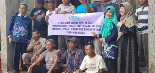 Anggota Perkumpulan Petani Pemakai Air (P3A) mendapat pendampingan dari Tim Pengabdian kepada Masyarakat Universitas Semarang (PkM USM) di rumah Ketua P3A, Muslimin Desa Mejobo, Kecamatan Mejobo, Kabupaten Kudus, baru-baru ini