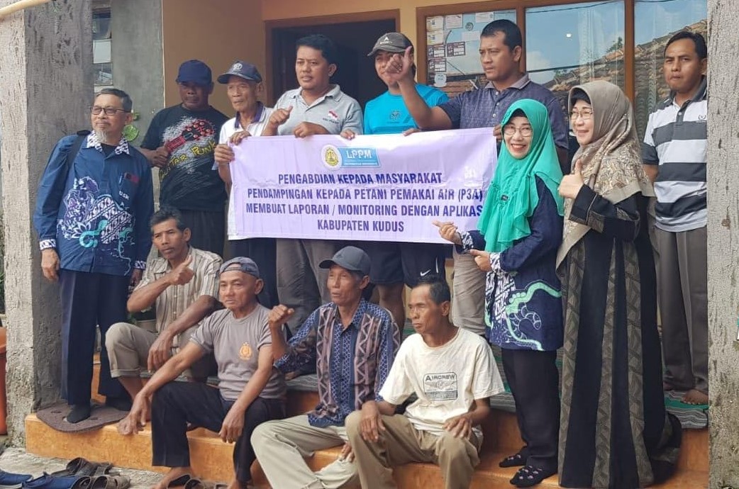 Anggota Perkumpulan Petani Pemakai Air (P3A) mendapat pendampingan dari Tim Pengabdian kepada Masyarakat Universitas Semarang (PkM USM) di rumah Ketua P3A, Muslimin Desa Mejobo, Kecamatan Mejobo, Kabupaten Kudus, baru-baru ini