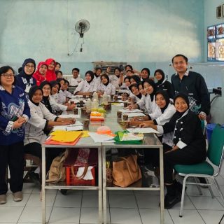 Pelatihan Pembuatan Susu Jagung oleh Tim Pengabdian kepada Masyarakat dosen Teknologi Hasil Pertanian Universitas Semarang (PkM USM) kepada siswa jurusan Tata Boga SMKN 4 Kendal pada 14 Mei 2024