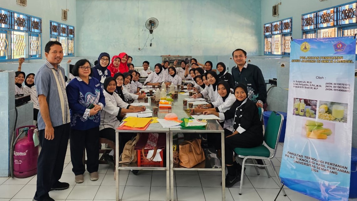 Pelatihan Pembuatan Susu Jagung oleh Tim Pengabdian kepada Masyarakat dosen Teknologi Hasil Pertanian Universitas Semarang (PkM USM) kepada siswa jurusan Tata Boga SMKN 4 Kendal pada 14 Mei 2024