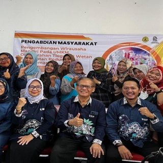 Tim Pengabdian kepada Masyarakat dosen Pascasarjana Universitas Semarang (PkM USM) menggelar Pelatihan Pengembangan Wirausaha Mandiri bagi UKM di Kelurahan Tlogosari Wetan, Semarang