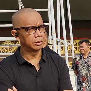 Chef de Mission (CdM) Paralimpiade 2024 Paris yang juga Jaksa Agung Muda Intelijen (Jamintel) Reda Manthovani, saat melakukan kunjungan ke Pemusatan Latihan Nasional (pelatnas) National Paralympic Committee Indonesia (NPCI) di Solo, Jawa Tengah, Kamis (9/5).