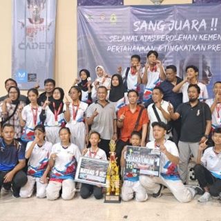Para juara Liga Taekwondo Cadet Piala Rektor USM berfoto bersama setelah kegiatan berakhir Minggu (26/5/2024), dengan hasil tuan rumah Kota Semarang keluar sebagai juara umum. Liga Taekwondo Cadet berlangsung di Gelora USM Jl Soekarno-Hatta, Tlogosari, Semarang