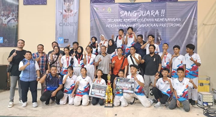 Para juara Liga Taekwondo Cadet Piala Rektor USM berfoto bersama setelah kegiatan berakhir Minggu (26/5/2024), dengan hasil tuan rumah Kota Semarang keluar sebagai juara umum. Liga Taekwondo Cadet berlangsung di Gelora USM Jl Soekarno-Hatta, Tlogosari, Semarang