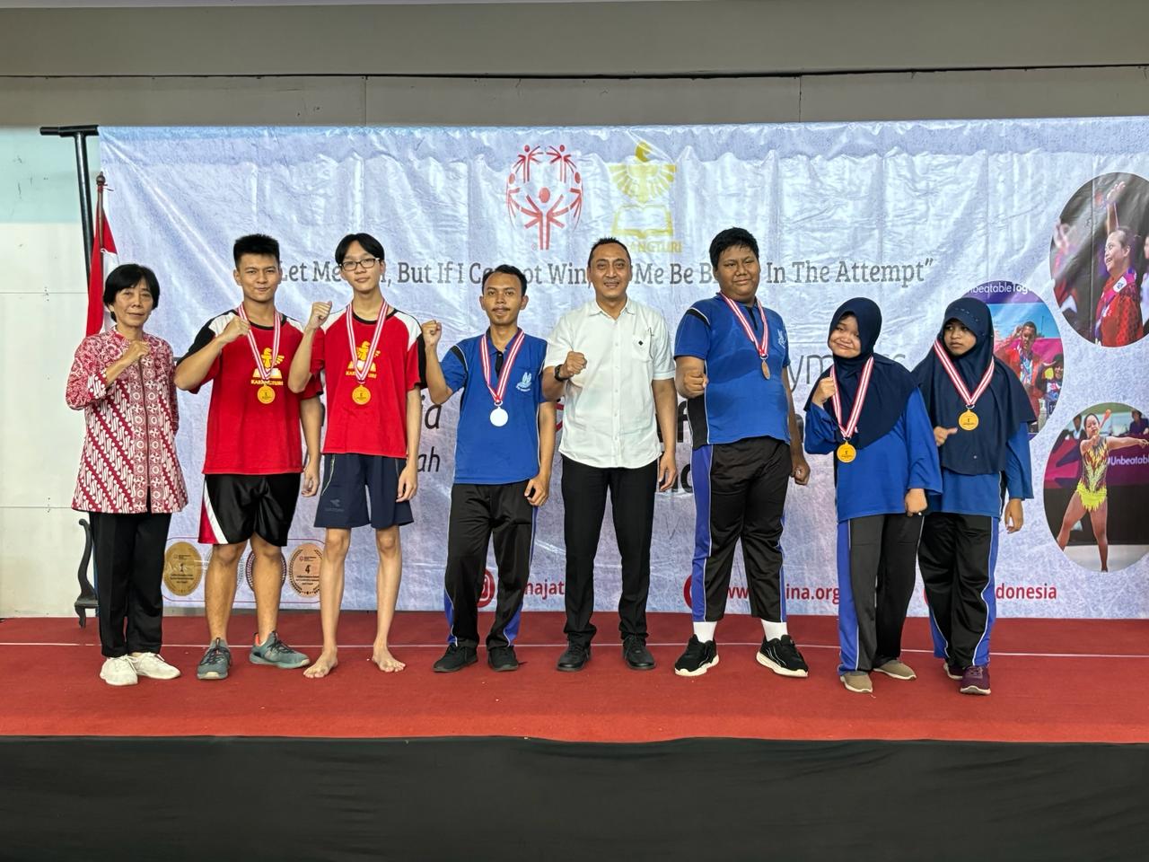 Ketua SOIna Kota Semarang, Arnaz Agung Andrarasmara bersama para juara Unified Champion School