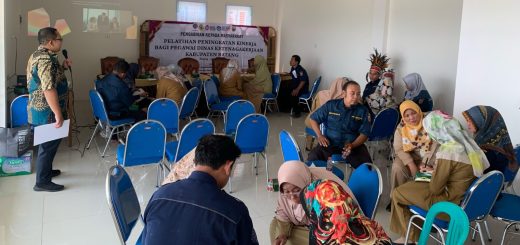 Kegiatan Tim Pengabdian kepada Masyarakat Universitas Semarang (PkM USM) saat memberikan Pelatihan Peningkatan Kinerja bagi ASN Dinas Ketenagakerjaan, Kabupaten Batang, baru-baru ini.