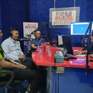 Talk Show "Mendorong Atlet Berprestasi" Radio USM Jaya di Studio Radio USM Jaya Gedung N USM, menghadirkan nara sumber Wakil Rektor III USM) Dr. Muhammad Junaidi SHI MH, Ketua Umum KONI Kota Semarang, Arnaz Agung Andrarasmara, dan atlet bulu tangkis yang juga mahasiswa Ilmu Komunikasi USM, Ivan Adicahyono, Kamis (6/6/2024)