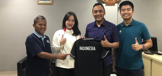 Ketua Umum KONI Kota Semarang Arnaz Agung Andrarasmara bersama Jovanka Melinda Yusuf, atlet Kota Semarang yang bakal mewakili Indonesia dalam ajang internasional di China, Agustus mendatang