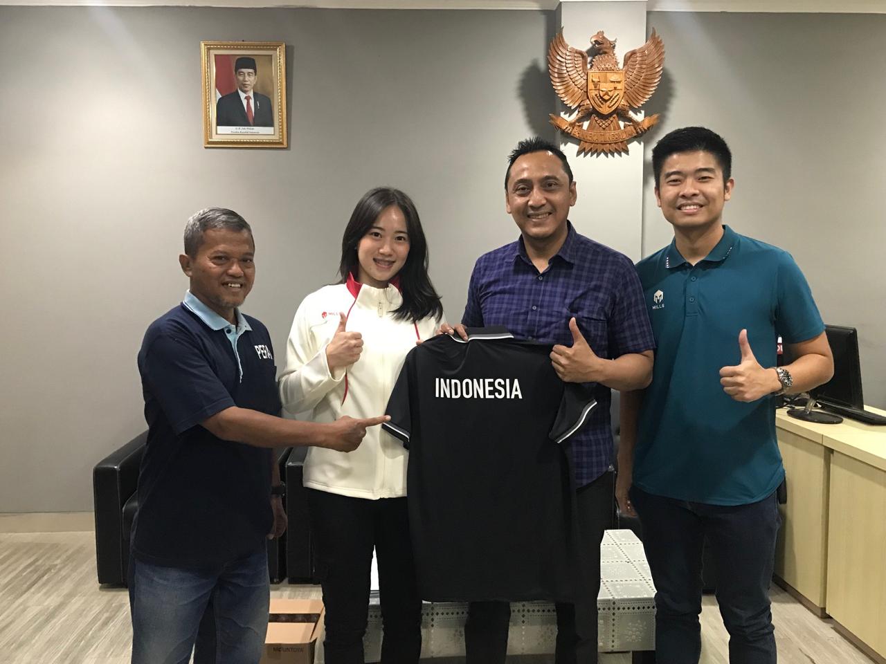 Ketua Umum KONI Kota Semarang Arnaz Agung Andrarasmara bersama Jovanka Melinda Yusuf, atlet Kota Semarang yang bakal mewakili Indonesia dalam ajang internasional di China, Agustus mendatang