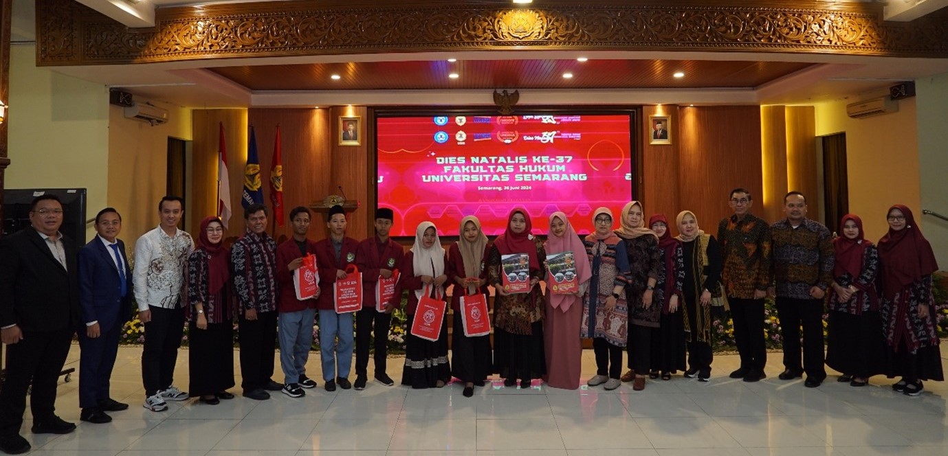 Peringatan Dies Natalis Ke-37 USM dilakukan Fakultas Hukum Universitas Semarang di Auditorium Ir.Widjatmoko Kampus Universitas Semarang, pada 26 Juni 2024
