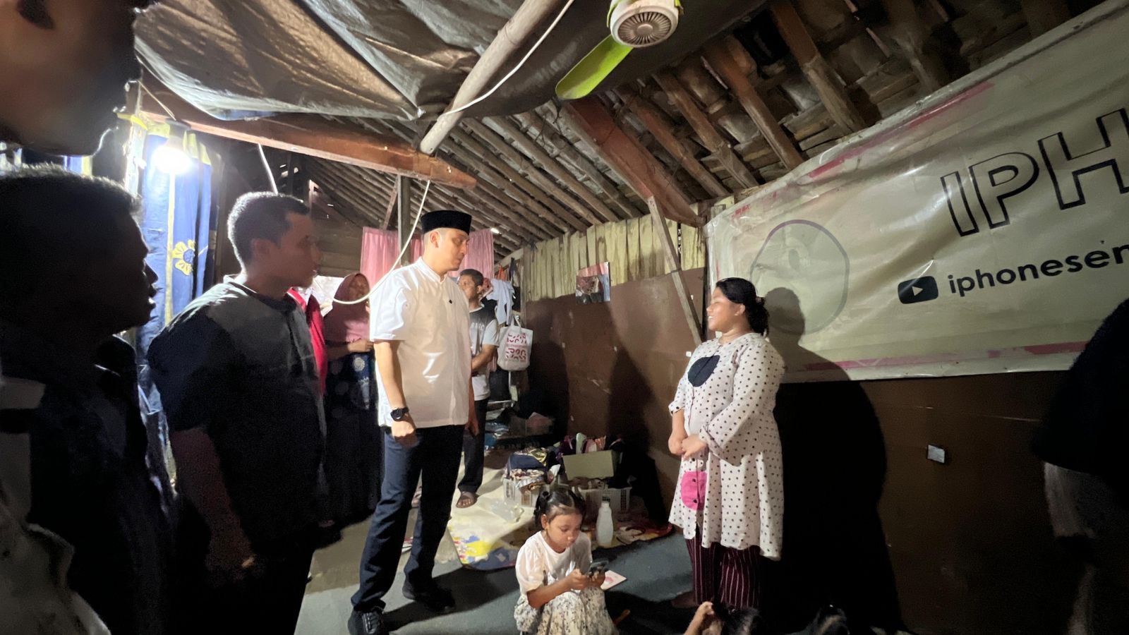 Ketua Baznas Kota Semarang, Arnaz Agung Andrarasmara, mendatangi rumah milik Abdul Muhyi di Jalan Sendang Indah Timur RT 07 RW II, Kelurahan Muktiharjo Lor, Kecamatan Genuk, untuk dilakukan pembongkaran, Sabtu (29/6/2024)