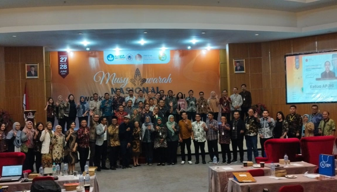 Munas Asosiasi Pengelola Jurnal Hukum Indonesia (APJHI) yang juga diikuti Editor in Chief Jurnal Hukum Magister USM, Jurnal Ius Constituendum, Dr Zaenal Arifin SH MKn, di Hotel Damhill, Kota Gorontalo, pada 27-28 Juni 2024