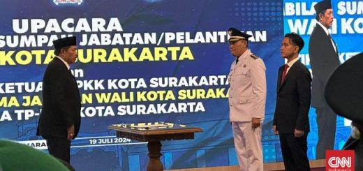 Pelantikan dan serah terima jabatan Wali Kota Surakarta dari Gibran Rakabuming ke Teguh Prakosa, Semarang. Jumat (19/7) malam. Pelantikan dilakukan oleh Pj Gubernur Jateng, Nana Sudjana